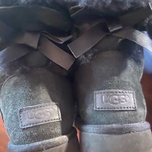 Women’s suze 8 black bow UGGS